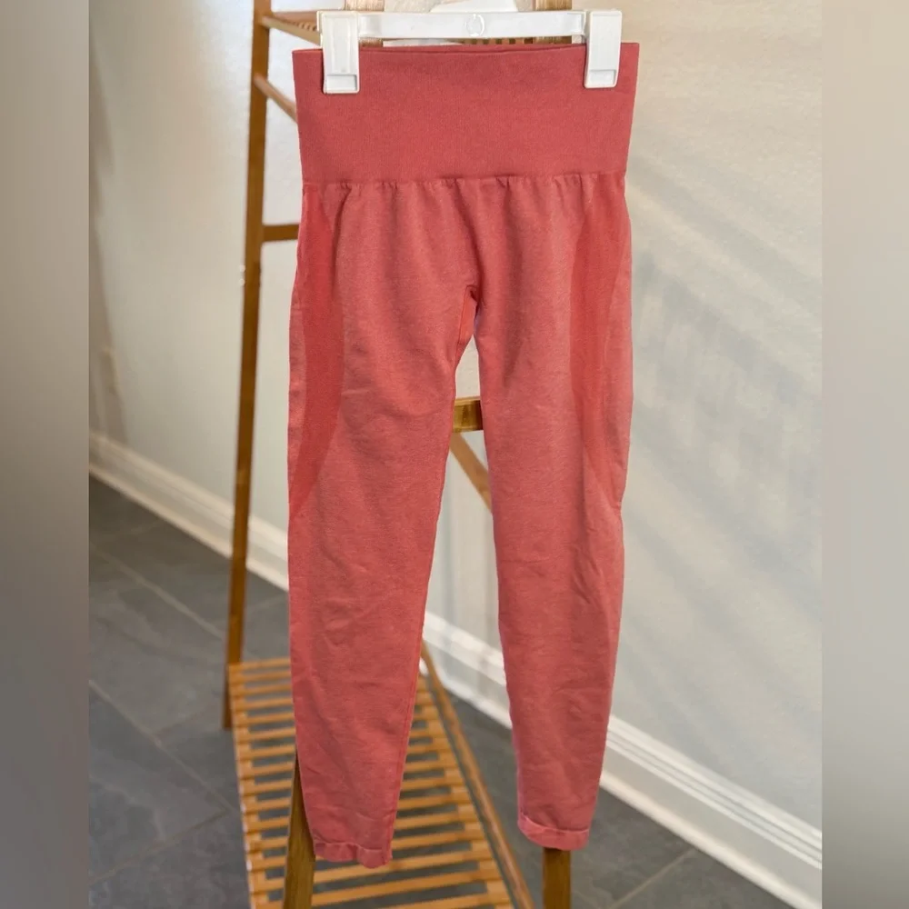 NVGTN Contour Leggings in Pink, Size S - Picture 3 of 4